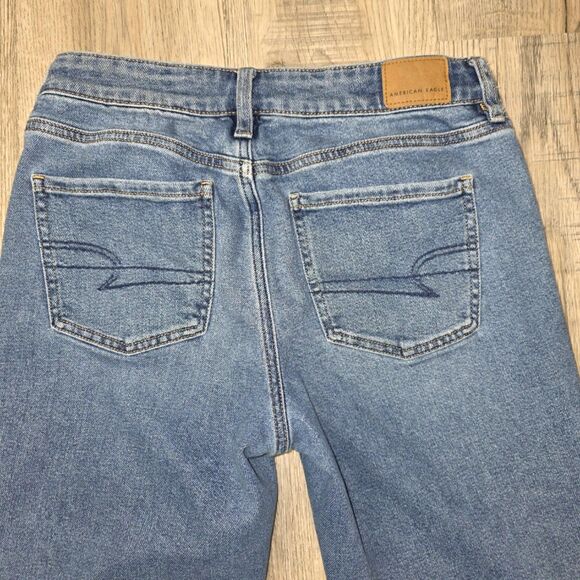 American Eagle Medium Wash Tom Girl Jeans Size 6 - Picture 7 of 8